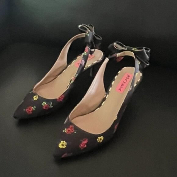 Betsey Johnson Heels - Black with flowers and bow Size 7.5 - Picture 1 of 6